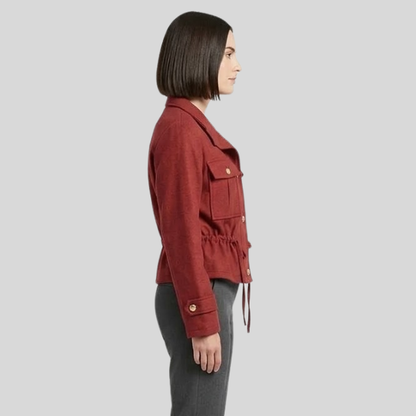 Elegante Utility-Jacke in Rot/Bordeaux – Struktur trifft auf Femininität